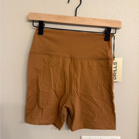 NWT Daily Drills Go! Shortie Shorts in Mousse